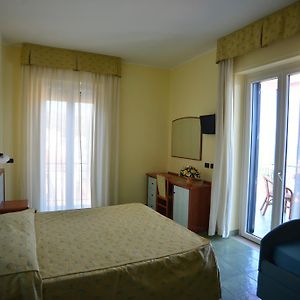 Camera con letto king size